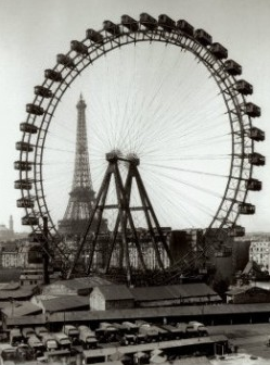 Grande Roue construite pour l'exposition universelle de 1900 la plus haute du monde avec environ 90 mètres de haut avenue de Suffren à proximité du Champ de Mars © domaine public