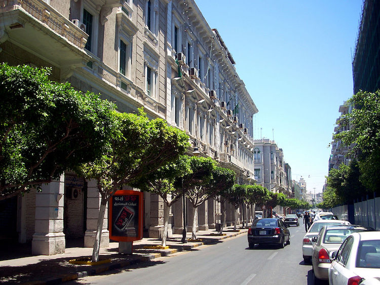 La rue Istiqlal au large de la place Shuhada compte des façades italiennes parmi les plus décoratives de Tripoli - 2009 © Emhemmed Elmgharief - Domaine public